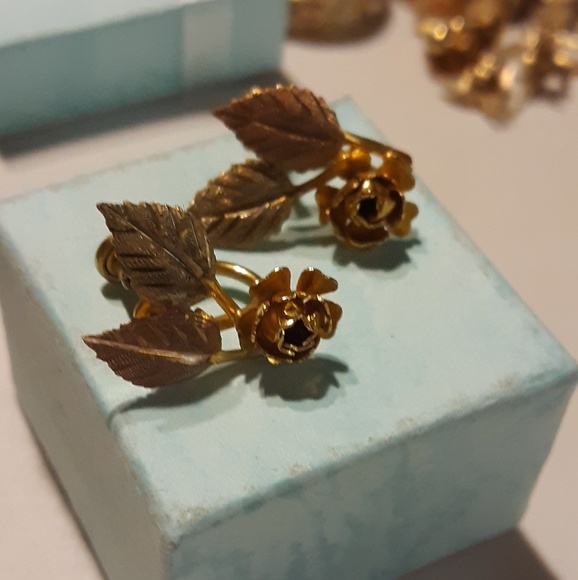 SOLD! Black Hills 12k Gold Screw Bk Earrings - Picture 8 of 8